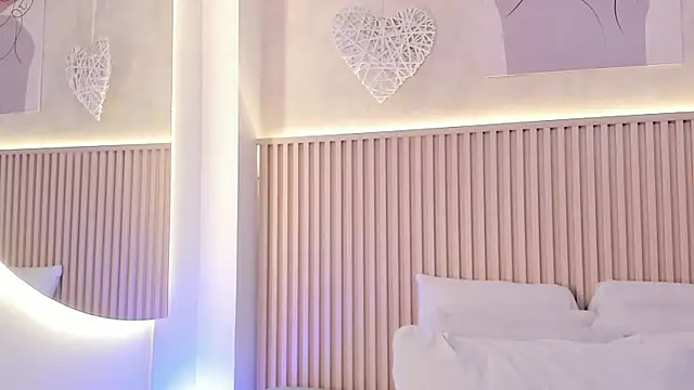 Snapshot of daiana_curly chatting on 10.17.25 daiana curly online show from 10.17.25