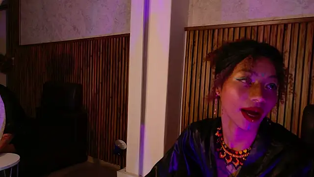 Snapshot of daiana_curly chatting on 10.19.25 daiana curly online show from 10.19.25