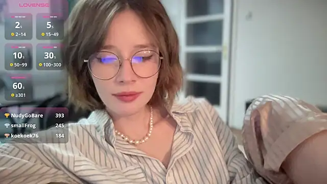 Snapshot of ms_christiana chatting on 11.17.25 ms christiana online show from 11.17.25