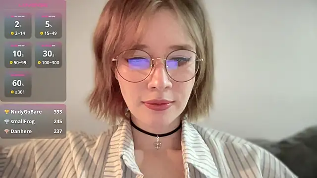 Snapshot of ms_christiana chatting on 11.18.25 ms christiana online show from 11.18.25