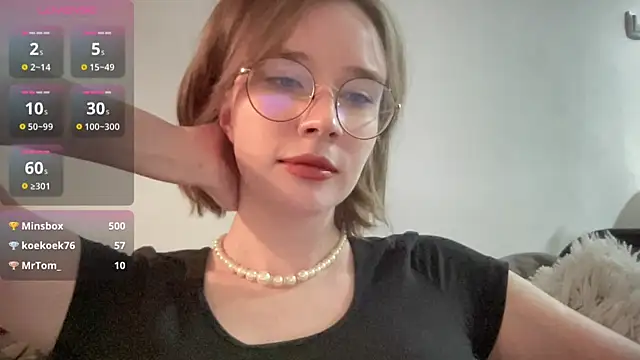 Snapshot of ms_christiana chatting on 12.21.25 ms christiana online show from 12.21.25