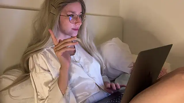 Snapshot of ms_christiana chatting on 07.26.26 ms christiana online show from 07.26.26