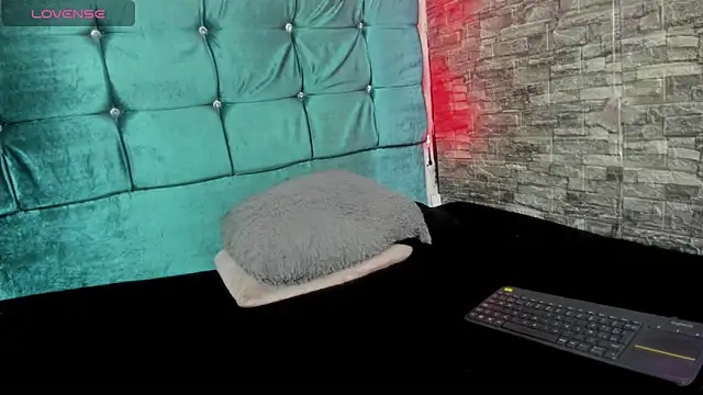 Cloee66 online show from 10.17.25