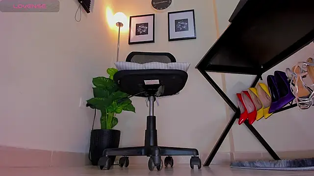 Snapshot of Vero_Starxx chatting on 06.25.26 Vero Starxx online show from 06.25.26