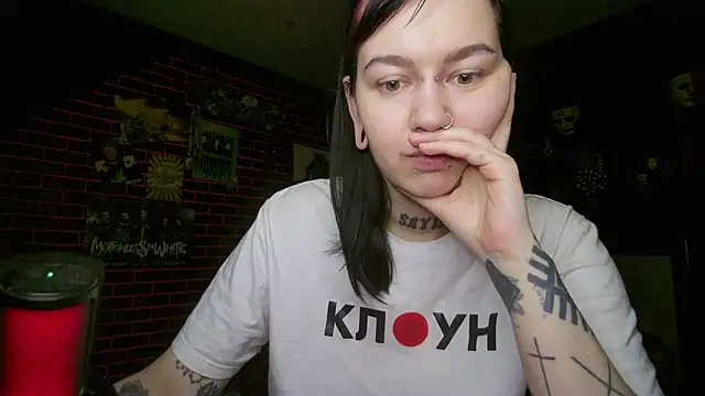Snapshot of MoorderxDoll chatting on 03.25.26 MoorderxDoll online show from 03.25.26