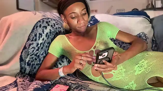 cutiesigh online show from 10.10.25