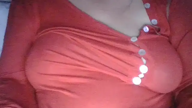 Snapshot of DragoneSFR chatting on 10.31.25 DragoneSFR online show from 10.31.25