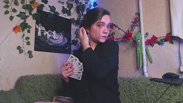 Snapshot of Tiny_Witch chatting on 11.10.25 Tiny Witch online show from 11.10.25