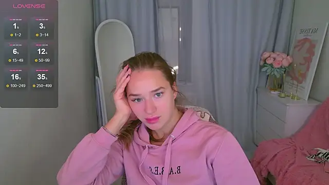 Snapshot of LovelyJessie chatting on 10.10.25 LovelyJessie online show from 10.10.25