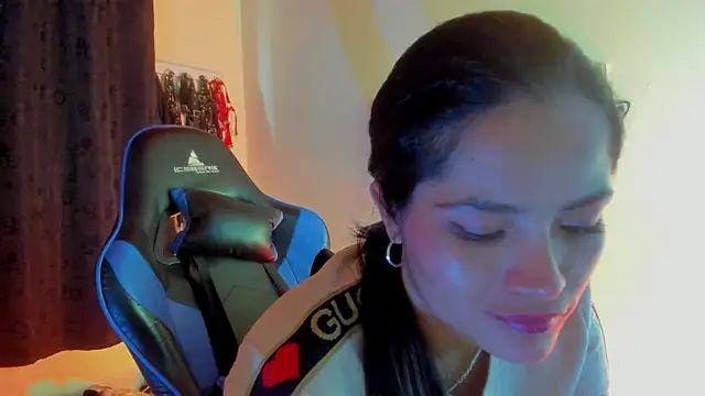 Snapshot of scarlet-kennedy98 chatting on 10.30.25 scarlet-kennedy98 online show from 10.30.25