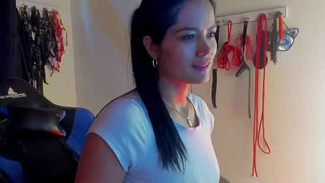 Snapshot of scarlet-kennedy98 chatting on 10.31.25 scarlet-kennedy98 online show from 10.31.25