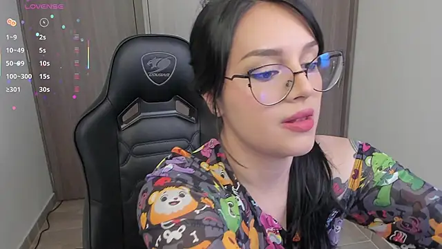 anaveleeez online show from 10.29.25