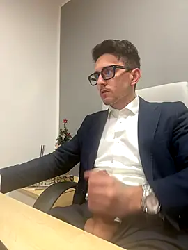 Snapshot of masterboss_ chatting on 12.04.24 masterboss online show from 12.04.24