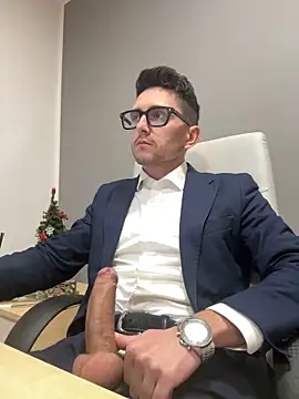 Snapshot of masterboss_ chatting on 12.19.24 masterboss online show from 12.19.24