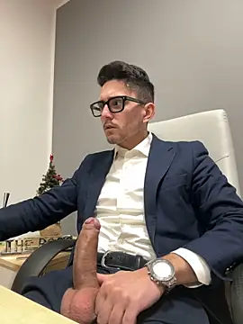 Snapshot of masterboss_ chatting on 12.20.24 masterboss online show from 12.20.24