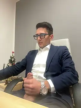 Snapshot of masterboss_ chatting on 01.07.25 masterboss online show from 01.07.25