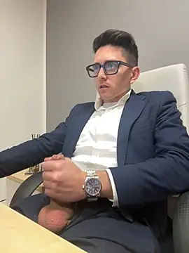 Snapshot of masterboss_ chatting on 02.14.25 masterboss online show from 02.14.25