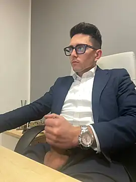 Snapshot of masterboss_ chatting on 02.15.25 masterboss online show from 02.15.25