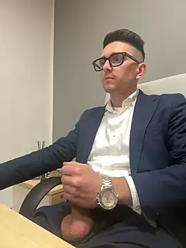 Snapshot of masterboss_ chatting on 02.17.25 masterboss online show from 02.17.25