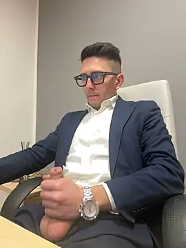 Snapshot of masterboss_ chatting on 02.18.25 masterboss online show from 02.18.25