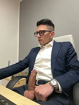 Snapshot of masterboss_ chatting on 02.19.25 masterboss online show from 02.19.25