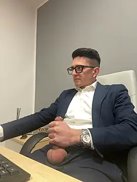 Snapshot of masterboss_ chatting on 02.24.25 masterboss online show from 02.24.25