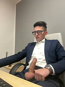 Snapshot of masterboss_ chatting on 02.25.25 masterboss online show from 02.25.25