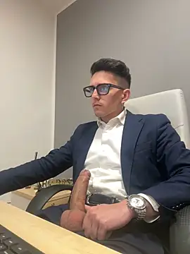 Snapshot of masterboss_ chatting on 03.18.25 masterboss online show from 03.18.25