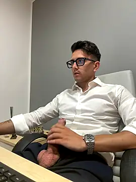Snapshot of masterboss_ chatting on 09.17.25 masterboss online show from 09.17.25