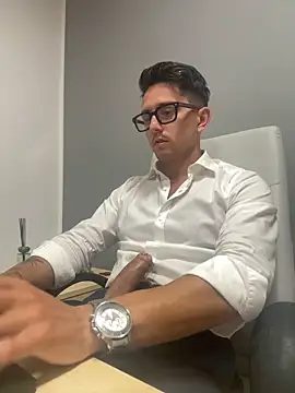 Snapshot of masterboss_ chatting on 09.19.25 masterboss online show from 09.19.25