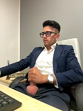 Snapshot of masterboss_ chatting on 10.03.25 masterboss online show from 10.03.25