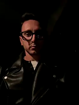 Snapshot of masterboss_ chatting on 10.05.25 masterboss online show from 10.05.25