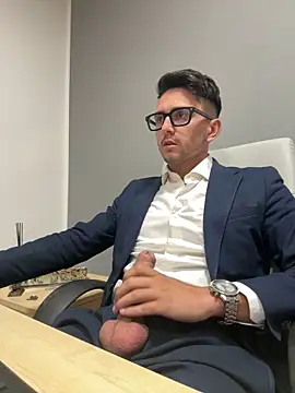 Snapshot of masterboss_ chatting on 10.06.25 masterboss online show from 10.06.25