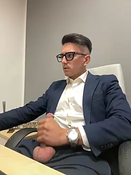 Snapshot of masterboss_ chatting on 10.08.25 masterboss online show from 10.08.25