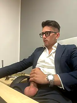 Snapshot of masterboss_ chatting on 10.13.25 masterboss online show from 10.13.25