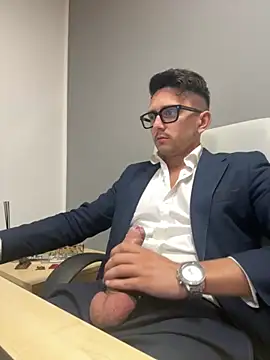 Snapshot of masterboss_ chatting on 10.14.25 masterboss online show from 10.14.25