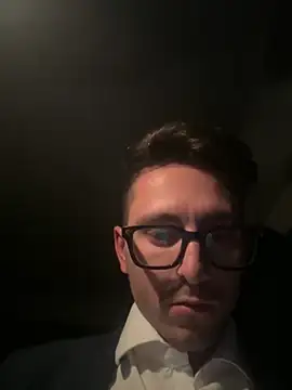 Snapshot of masterboss_ chatting on 10.21.25 masterboss online show from 10.21.25