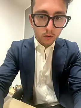 Snapshot of masterboss_ chatting on 10.23.25 masterboss online show from 10.23.25