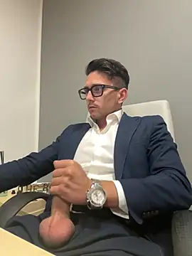 Snapshot of masterboss_ chatting on 10.24.25 masterboss online show from 10.24.25