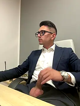 Snapshot of masterboss_ chatting on 10.27.25 masterboss online show from 10.27.25