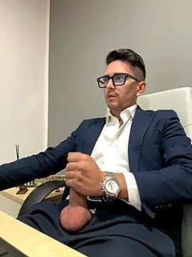 Snapshot of masterboss_ chatting on 11.04.25 masterboss online show from 11.04.25