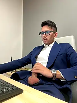 Snapshot of masterboss_ chatting on 11.07.25 masterboss online show from 11.07.25