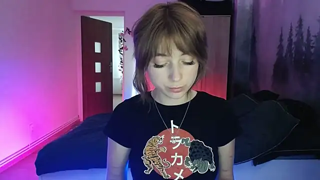 LuciaYoung online show from 12.04.24
