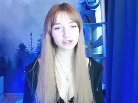 LuciaYoung online show from 01.08.25