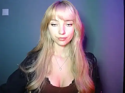 LuciaYoung online show from 10.06.25