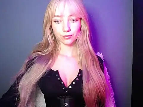 LuciaYoung online show from 11.13.25