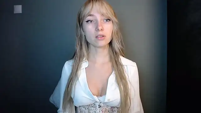 LuciaYoung online show from 11.17.25