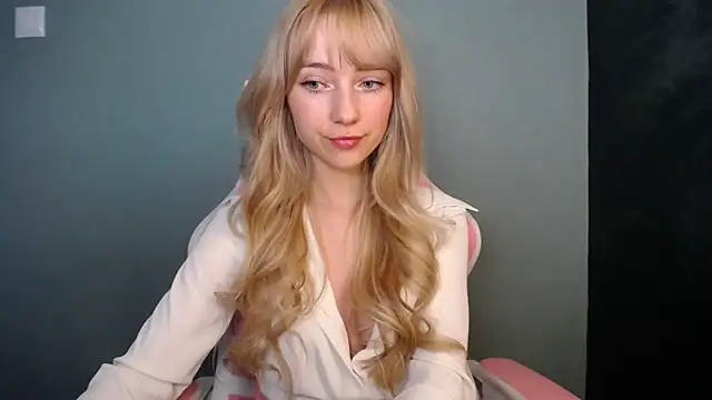 LuciaYoung online show from 04.13.26