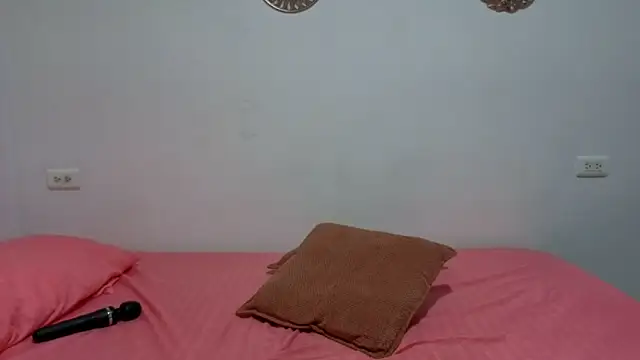 Issa Km  online show from 12.20.25