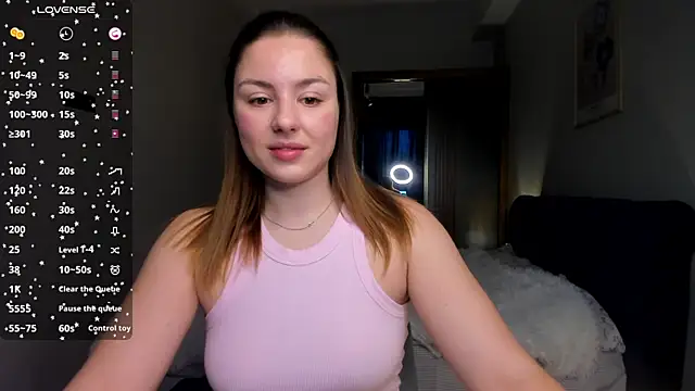 ThreeshaWhite online show from 03.05.25